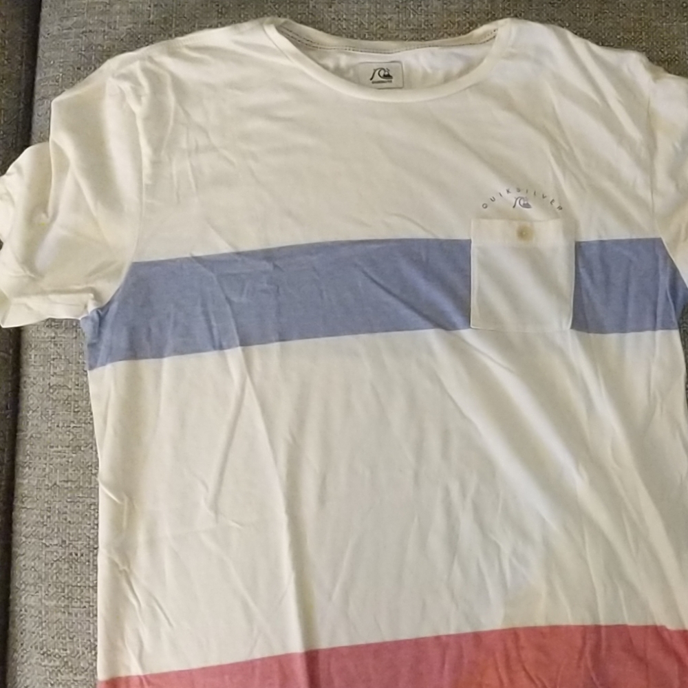Quicksilver t-shirt